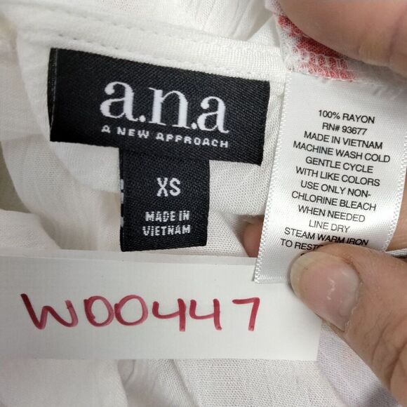 NWT a.n.a. A New Approach Blouse Wmn Size XS Boho White Floral Flowy Top Peasant - Picture 10 of 10